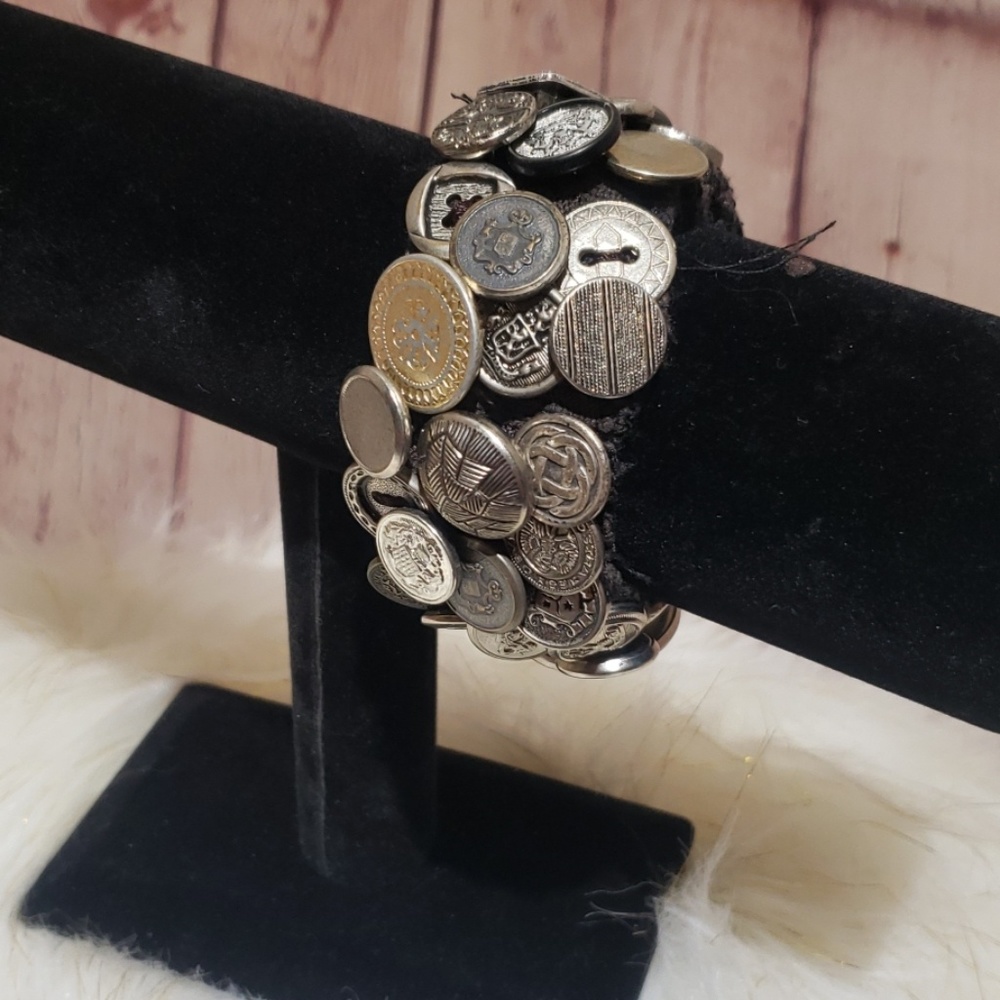 Handcrafted silver button bracelet - Picture 4 of 8